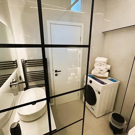 Ghini Venes 3 Tríkala