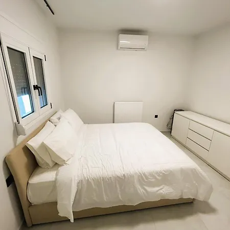 Ghini Venes 3 Apartment *